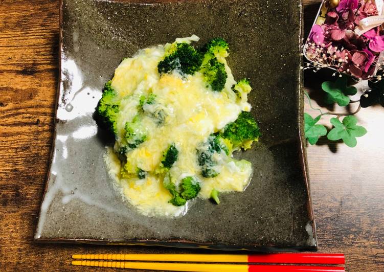 Simple Way to Prepare Super Quick Homemade Broccoli with Egg sauce