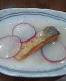 Cá hồi sốt củ cải đỏ cho bé