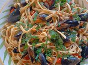 Una foto di fettuccine frutti di mare