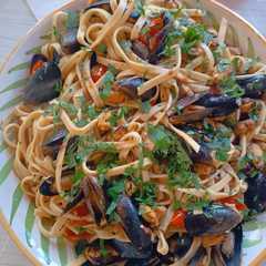 Fettuccine fresche con le cozze e pomodorini-レシピのメイン写真