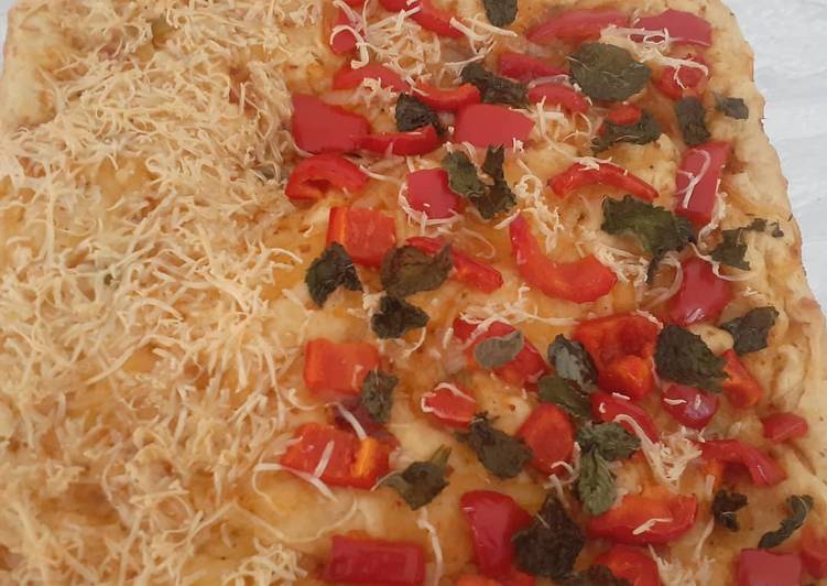 Resep Pizza topping keju, paprika dan mint yang Lezat Sekali