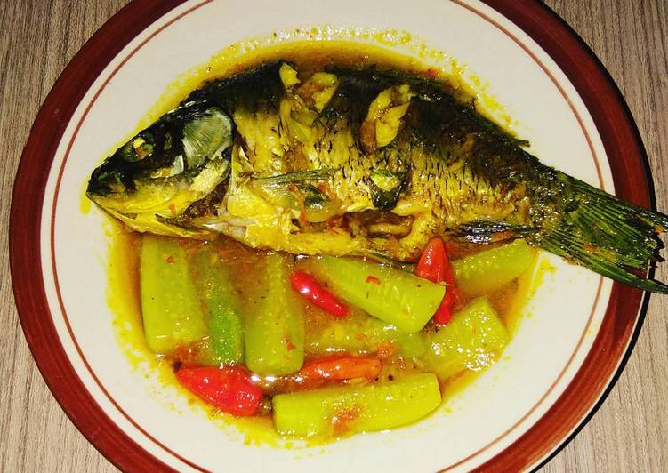 Cara membuat Ikan Mas Bumbu Acar Timun yang enak Untuk Jualan