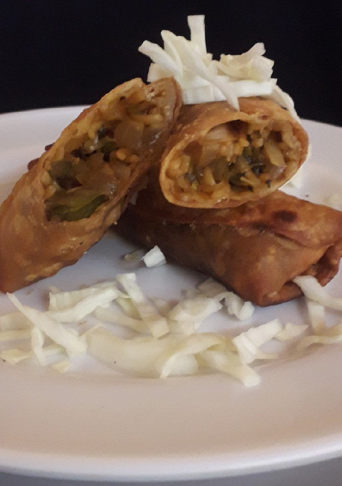 वेजिटेबल स्प्रिंग रोल (vegetable spring roll recipe in marathi) रेसिपी चे मुख्य फोटो 