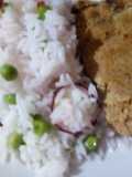 Ensalada de arvejas, arroz salteado con ajo y rabanitos