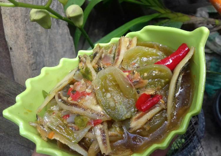 Resep Sambal teri tomat ijo Anti Gagal