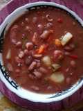 Frijoles con salchichas y panela