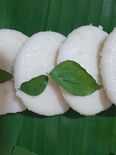સ્ટીમ ઈડલી (Steam Idli Recipe In Gujarati) રેસીપી મુખ્ય ફોટો