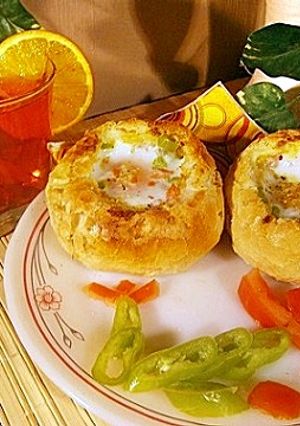 Tükörtojás zsemlében🍳 recept fotója