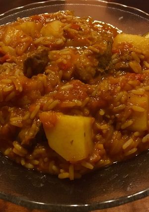 Una foto de Guiso de arroz y carne