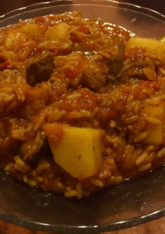 Una foto de Guiso de arroz y carne