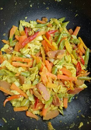 Foto resep Tumis Sayur Sosis Bumbu Kuning Ekonomis Gelis (cepet)