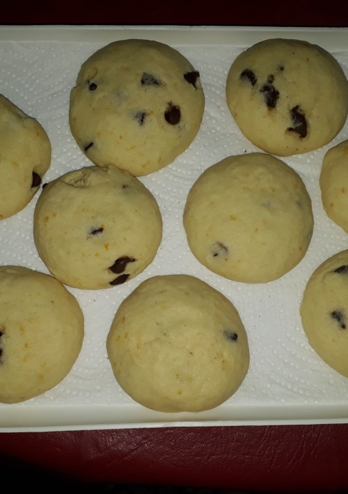Una foto de Galletitas de naranja con chips😋😍🍪🍪