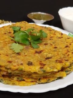 मूंग दाल थेपला (moong dal thepla recipe in Hindi) रेसिपी मुख्य फोटो