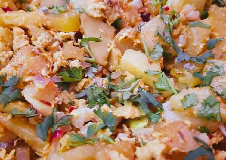 Steps to Make Anday Aloo in 15 Minutes at Home