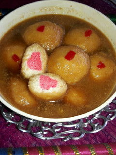 A picture of Nolen Gur Rasgulla..