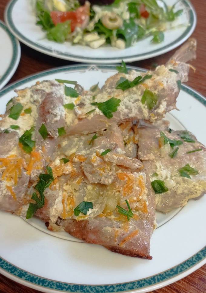 Тушкований кролик в сметані