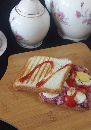 A picture of Boiled egg sandwich.