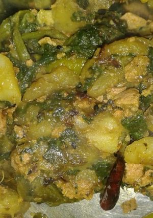 A picture of Palak and veggies stir fry.