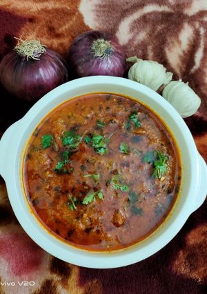 चटपटी लहसुन प्याज की चटनी(Chatpati lahsun pyaz ki chutney recipe in Hindi) रेसिपी मुख्य फोटो