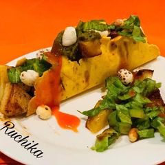A picture of Aloo makhana chaat tacos.