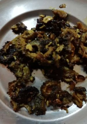 A picture of Karela chips.
