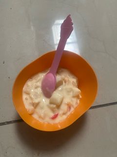 Una foto de Postre de frutas y leche condensada