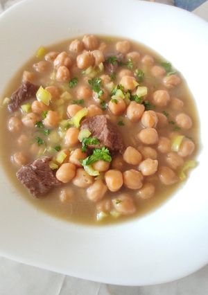 صورة لوصفة حمص مرقة بيضاء