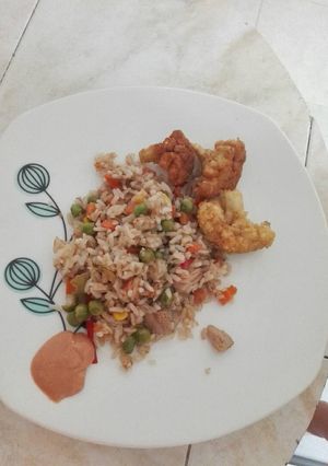 Una foto de Arroz de atún y verduras