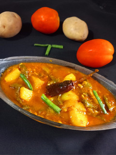 आलू बोरों (चौली) की सिम्पल सब्जी (Aloo Boro(Chawli) Ki Simple Sabji) रेसिपी मुख्य फोटो