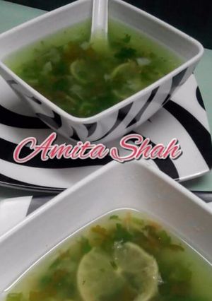 लेमन कोरिएंडर सूप (Lemon coriander soup recipe in Hindi) रेसिपी मुख्य फोटो
