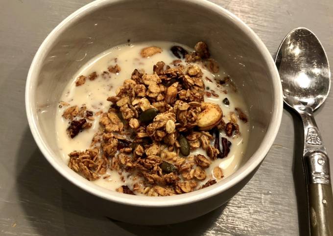 How to Make Homemade Vegan Banana Granola