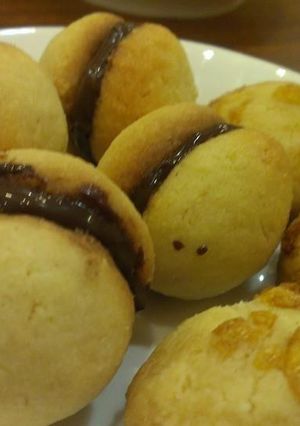 A picture of Damsels kiss cookies.