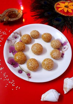 তিলের নাড়ু (Teel ladoo recipe in bengali) রেসিপির প্রধান ছবি