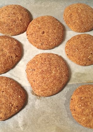 Élesztős lencse zsemle recept fotója
