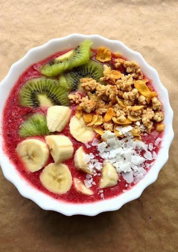 171.ஒரு மிகவும் பெர்ரி Smoothie பவுல் செய்முறை முக்கிய புகைப்படம்