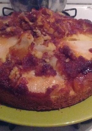 Una foto de Torta de pera invertida