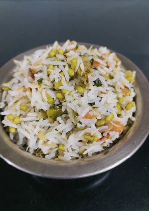 A picture of Mung sprout and methi pulao.
