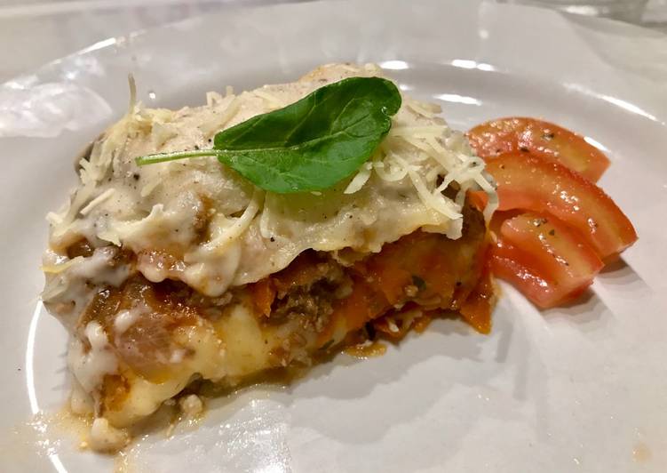Lasagna para Pesaj (pascua judía) con matzá (pan ázimo)