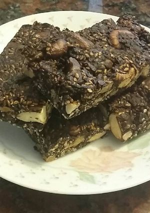 Una foto de Barrita de semillas, frutos secos y chocolate