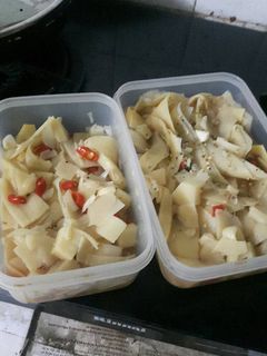 Hình của món Măng ngâm ớt tỏi.