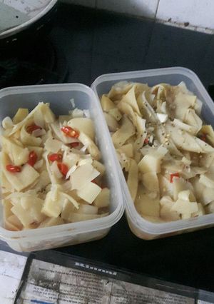 Hình của món Măng ngâm ớt tỏi.