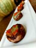 Cogumelos recheados com gorgonzola, tomate confit e alecrim