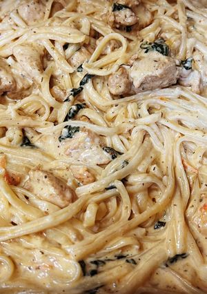 A picture of Creamy Garlic Chicken Pasta {with Tomato & Spinach}.