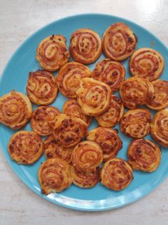 Una foto de Rollitos de jamón y queso