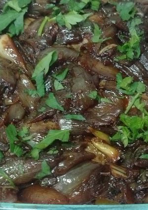 Foto principal de Higado de cordero con cebolla confitada al vino dorado