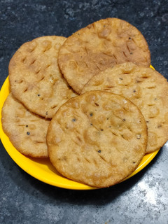 જીરા પૂરી (Jeera Poori Recipe In Gujarati) રેસીપી મુખ્ય ફોટો