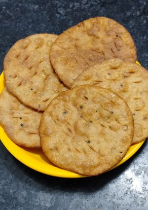 જીરા પૂરી (Jeera Poori Recipe In Gujarati) રેસીપી મુખ્ય ફોટો
