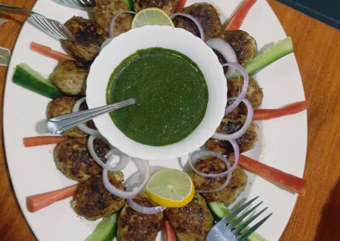 Recipe of Delicious Chicken gola kabab 🍴😋