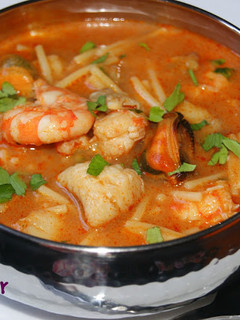 Una foto de Sopa de marisco 🦐🦑🦀🍅
