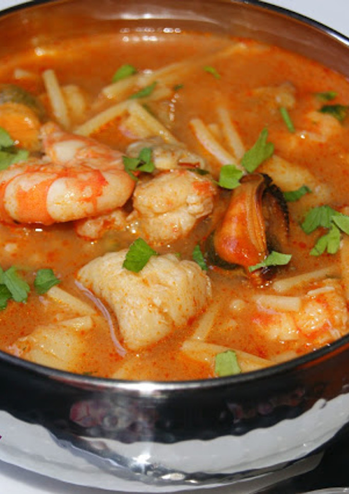 Una foto de Sopa de marisco 🦐🦑🦀🍅